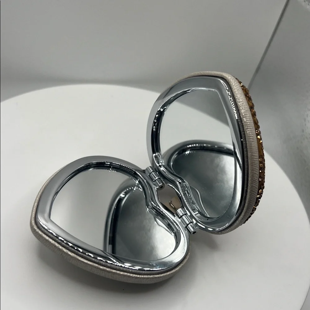 193. Elegant Gold Heart Keychain Mirror with Floral Accent